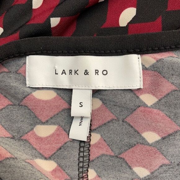 Lark & Ro Patterned V-Neck Dress Sz S - Picture 11 of 12